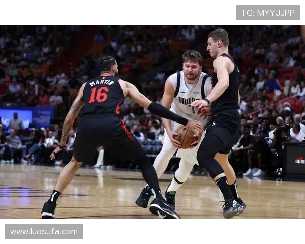 勇士与快船激战12月24日精彩对决全程回顾与分析